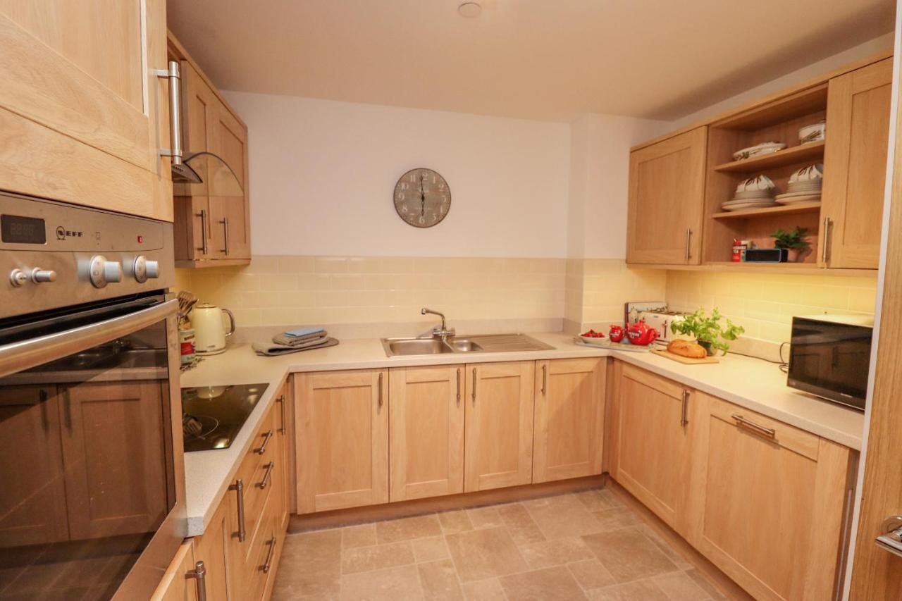 Above & Beyond Apartment วิทบี ภายนอก รูปภาพ