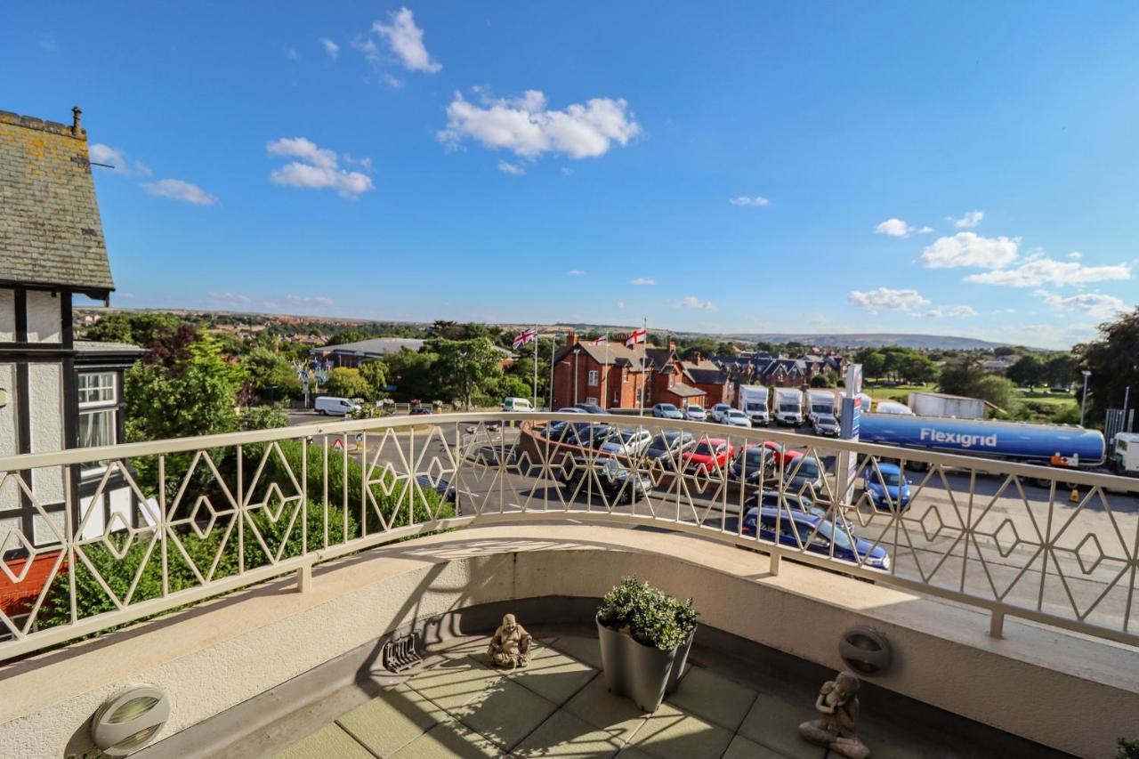 Above & Beyond Apartment วิทบี ภายนอก รูปภาพ